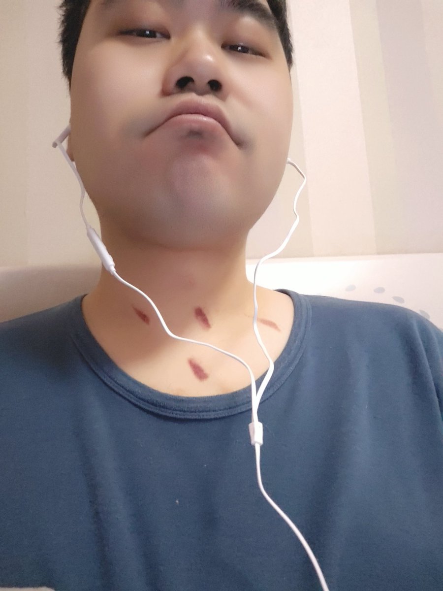 cheng12160's tweet photo. 除夕了！马上过年了…虽然跟老爸一起过不了年！但心在一起，爱你老爸！ https://t.co/K6wmUI4s1E