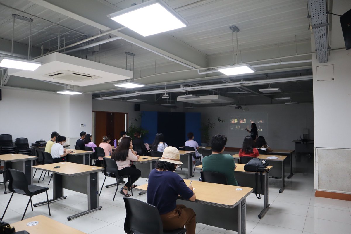 AdDUCultArts's tweet photo. IN PHOTOS 📸

Last January 19, 2023, the participants for MUGNA (Mindanawon Ug Nasudnong Adbukasiya) Film Fest and Competition underwent orientation and mentorship with Mr. @FrankyArrocena Francis Arrocena of Duwende Films. https://t.co/Q9Kbazt6J1