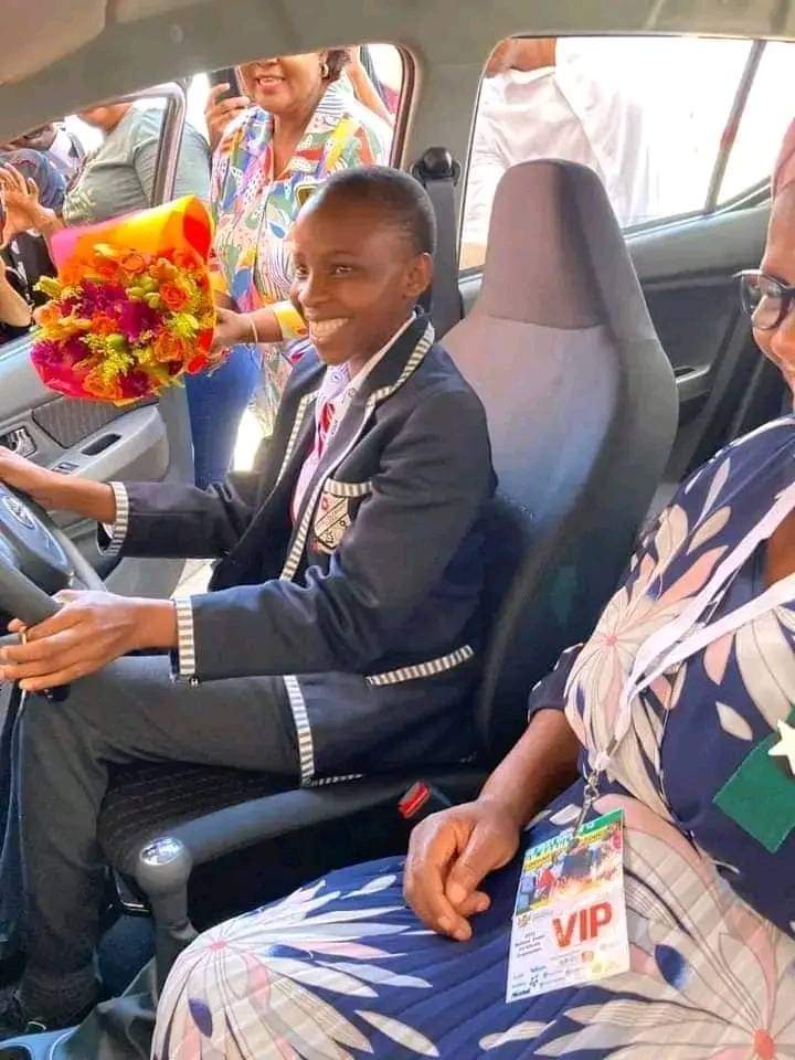 17 years old student obtained 7 distinctions &amp; brand new TOYOTA, full bursary, cash worth R50 000
-
Read more: bit.ly/3whNHEG
-