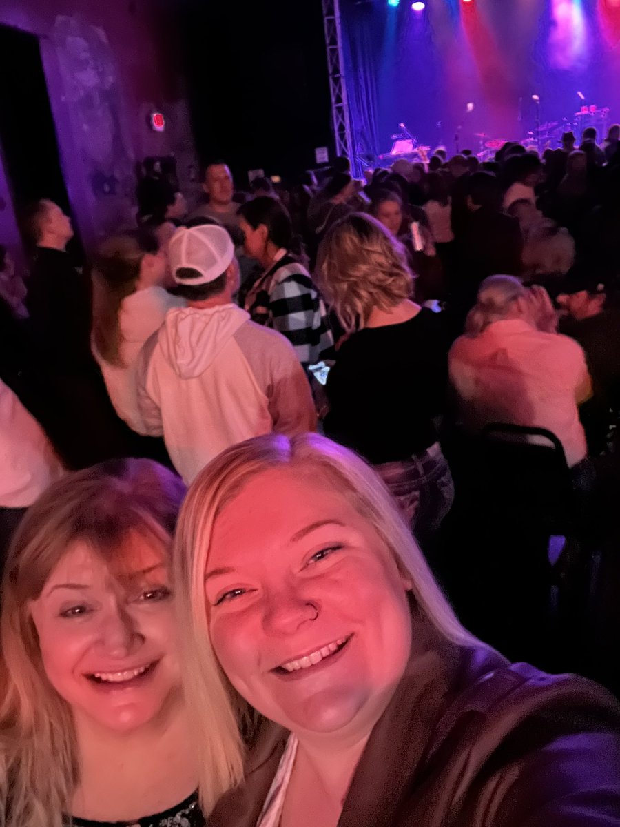 fogle003's tweet image. Ready to go #BacktoMac
Fantastic tribute to #ChristineMcVie
#Headliners is a great venue