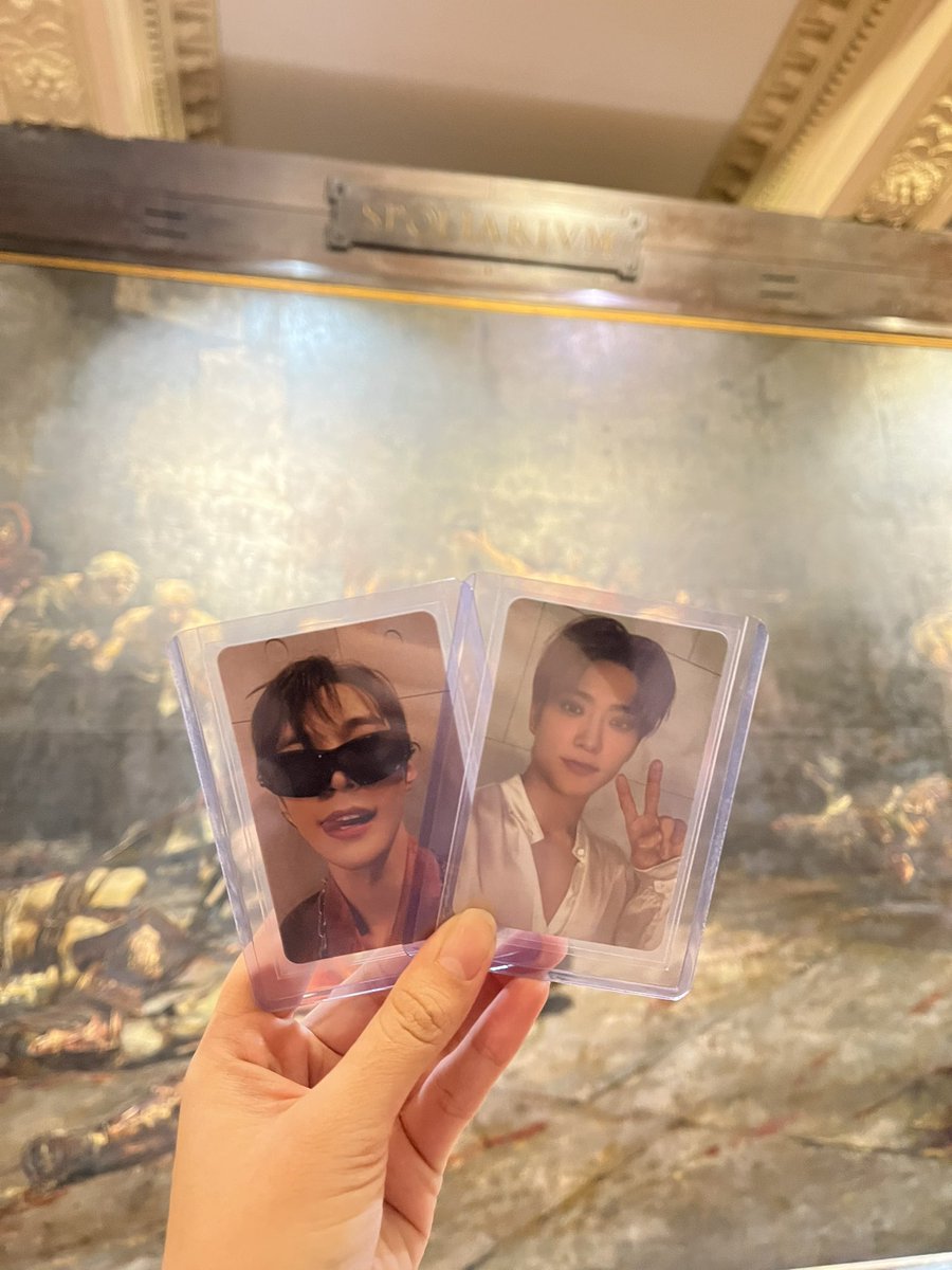 lexjiniret's tweet photo. museum date with these two 💚 https://t.co/4WzYrtSYHh