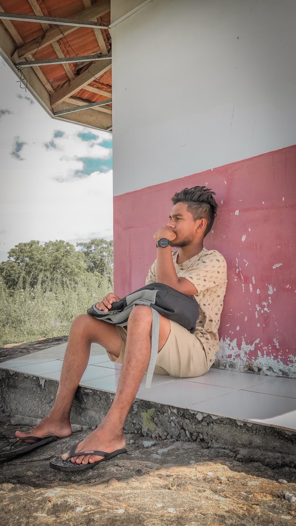 |   සෑම කතාවකම නිශ්ශබ්දව කියවිය යුතු
පරිච්ඡේදයක් තියෙනවා...!🤍🙂💫