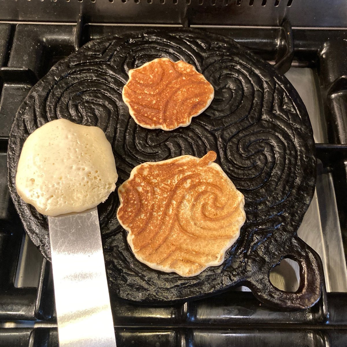MFitzoliver's tweet photo. @TheRegencyCook @JENNIFE55690269 If you’re baking your own, how about investing in an heirloom #CelticGriddle😃 Hand-crafted, timeless, versatile, beautiful, #heirloominthemaking https://t.co/rDYPMFBN9F