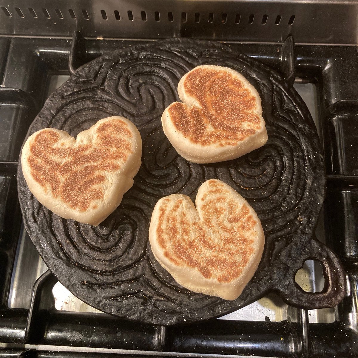 MFitzoliver's tweet photo. @TheRegencyCook @JENNIFE55690269 If you’re baking your own, how about investing in an heirloom #CelticGriddle😃 Hand-crafted, timeless, versatile, beautiful, #heirloominthemaking https://t.co/rDYPMFBN9F