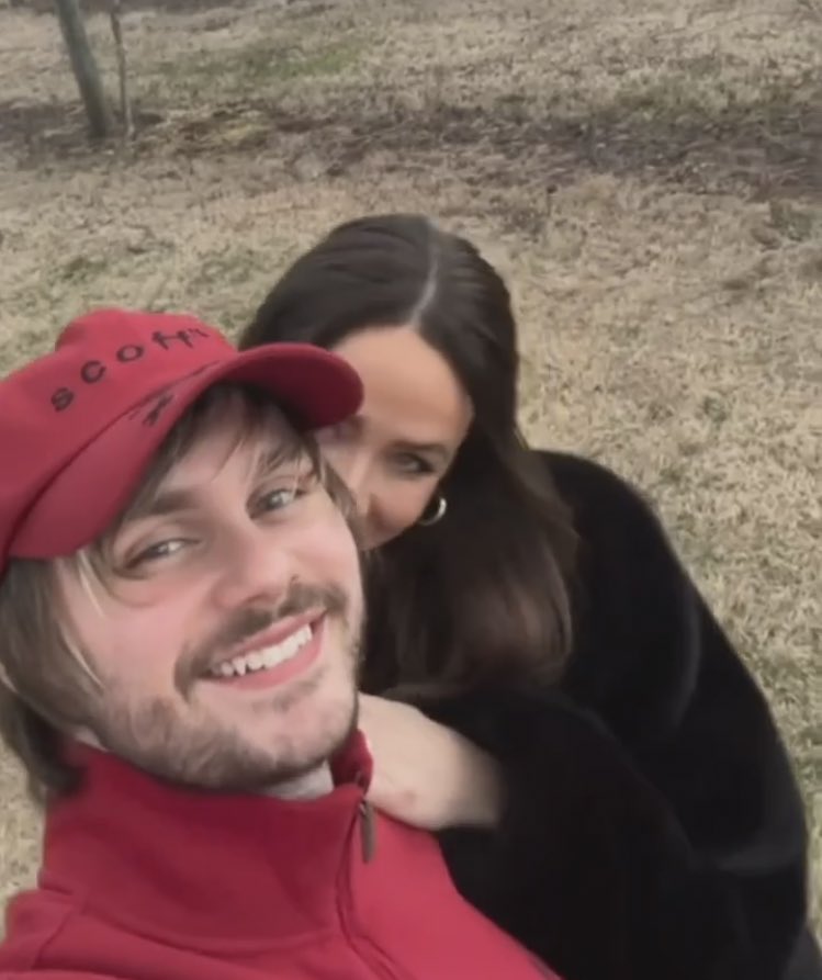 Michaelsmilebot's tweet photo. Anniversary smiles :) ft. Crystal https://t.co/qdRe1eyZZo