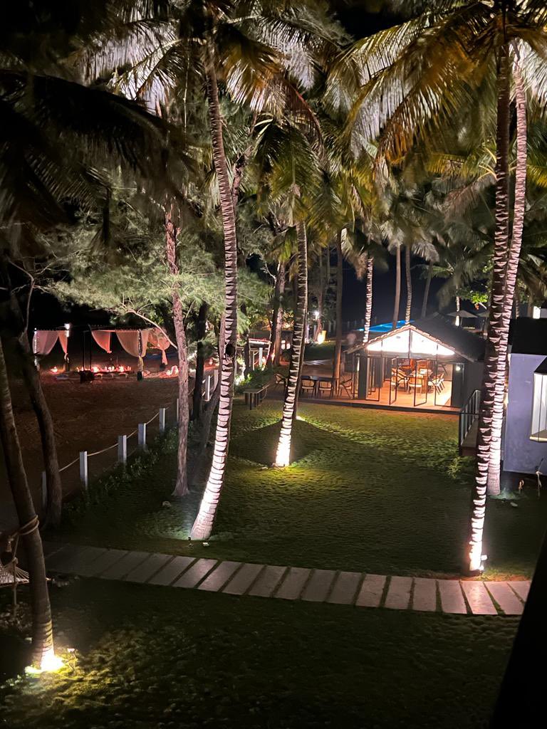 AshLilani's tweet photo. The talented @SaamaCapital family had a wonderful offsite at the wonderful @PostcardHotel Arabian Sea. Not just an amazing location but luxury at its best from rooms to amenities to food and especially staff. @KapilChopra72 you have outdone yourself. Take a bow. https://t.co/Gj3VU524Gi