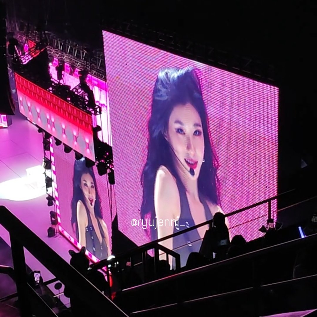 ryujenni_'s tweet photo. Wala ako masabi, sobrang hot lng ni chaeryeong dito lalo na yung sa table ack taena gusto ko na lng maging lamesa 😭😭😭😭😭😭 https://t.co/IaH3lAxZje