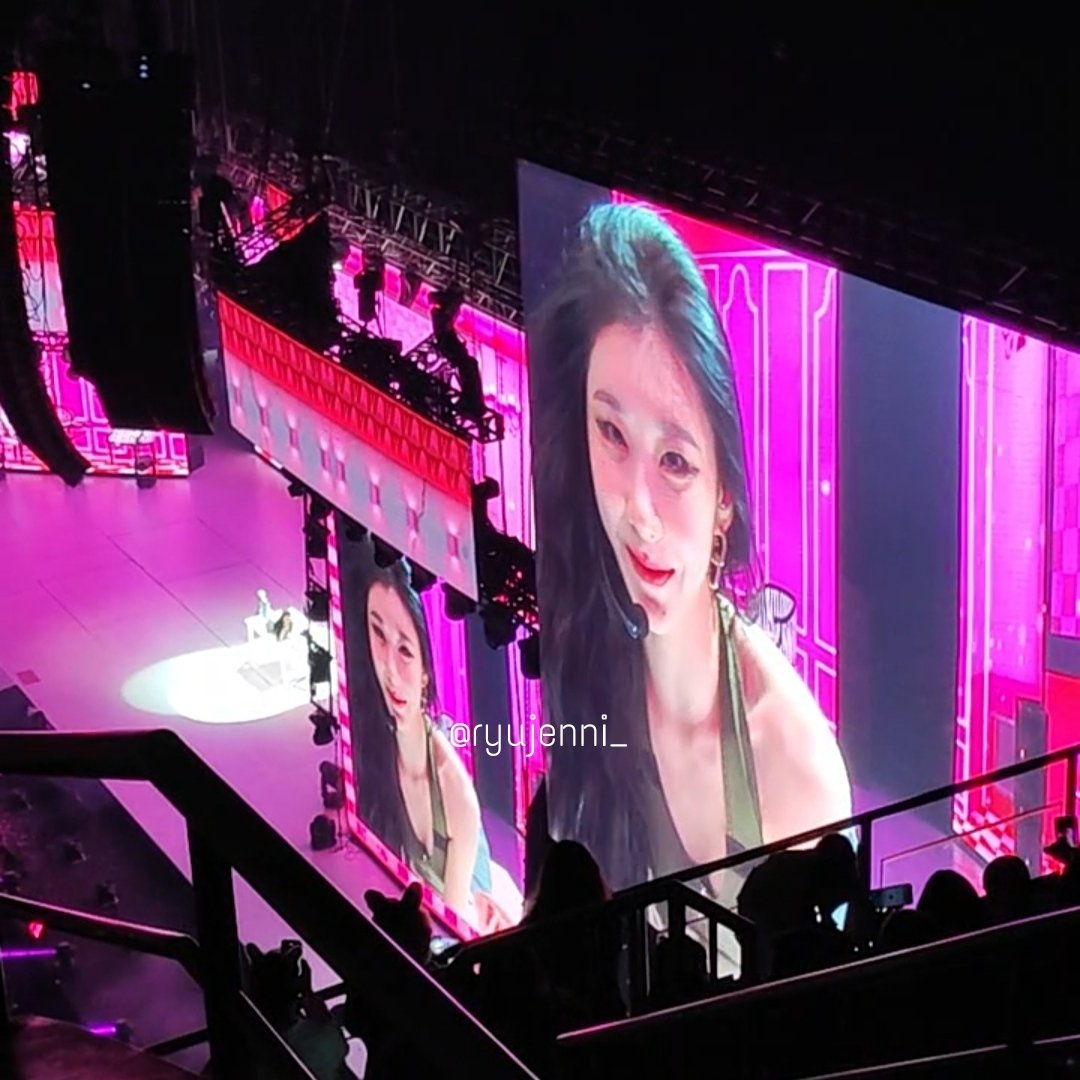 ryujenni_'s tweet photo. Wala ako masabi, sobrang hot lng ni chaeryeong dito lalo na yung sa table ack taena gusto ko na lng maging lamesa 😭😭😭😭😭😭 https://t.co/IaH3lAxZje