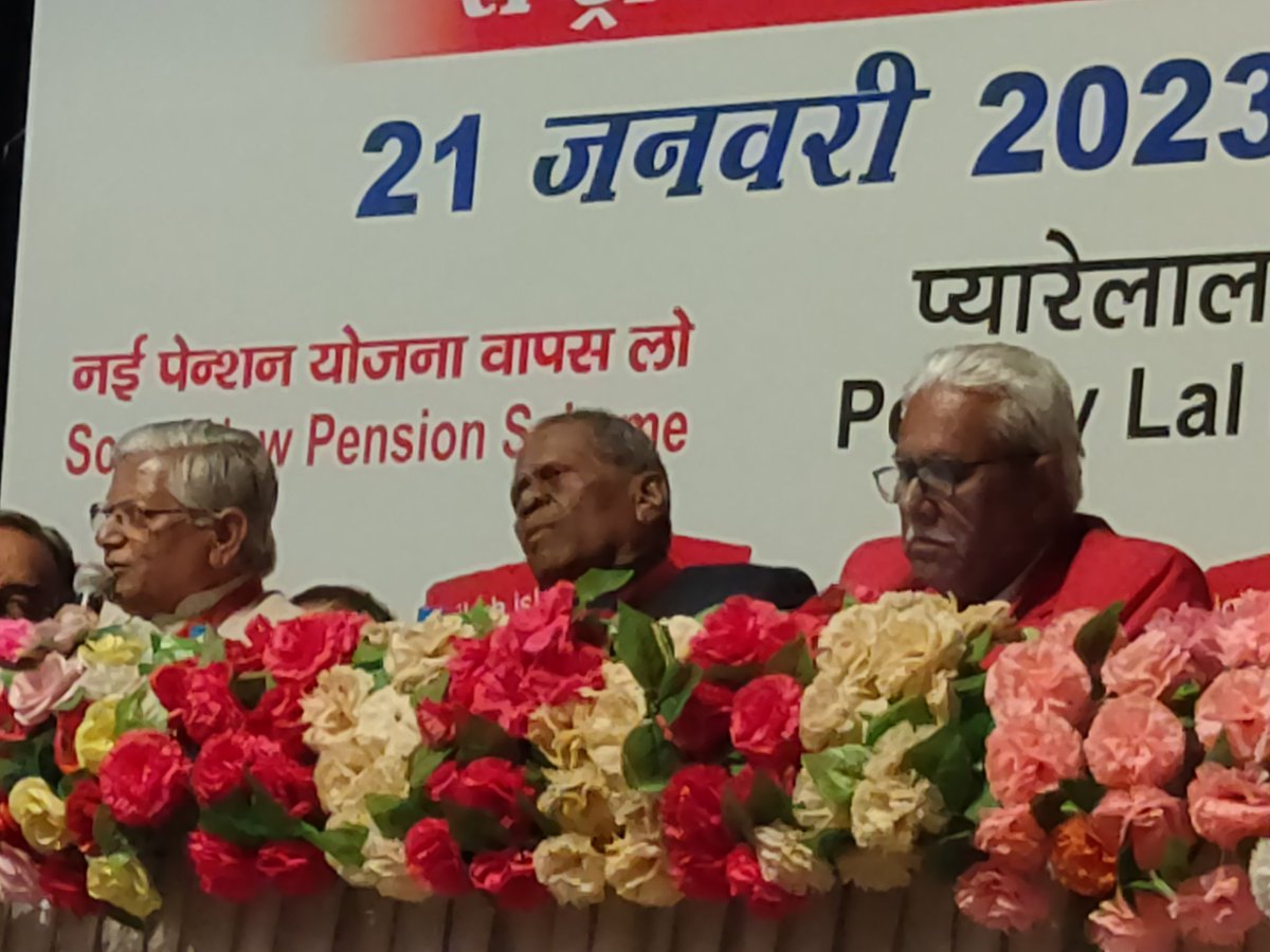 ShivaGopalMish1's tweet photo. पुरानी पेंशन बहाली के लिए दिल्ली के प्यारे लाल भवन में ऐतिहासिक सम्मेलन शुरू ! AIRF महामंत्री शिवगोपाल मिश्रा समेत देश के तमाम बड़े कर्मचारी संगठनो के नेता मौजूद ! एक मत से बड़े आंदोलन की तैयारी ! 
@PMOIndia @FinMinIndia https://t.co/nTXxP6IRef