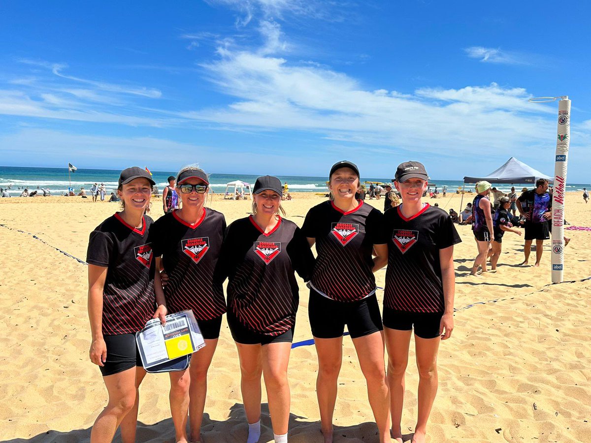 netballvic's tweet photo. The #BeachNetball tournament at Lakes Entrance is a favourite in the netty calendar - congrats to the winning teams and well done LENA and @GippSport for putting on another great event 👏👏

Boisdale Babes (11) def Woodside (10)
Heatwaves (12) def Vicious &amp; Delicious (6) https://t.co/PiqMJoUzk4