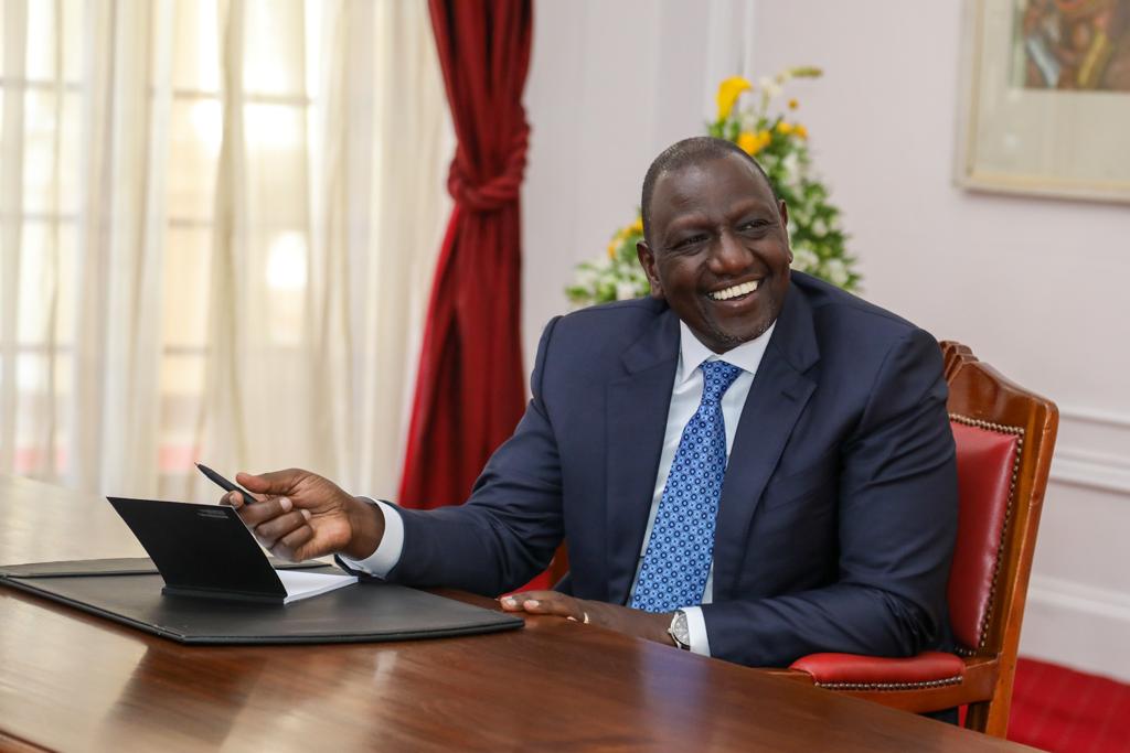 Isaac_Otwoma's tweet photo. Which one sounds more presidential?
Retweet for President William Ruto, Like for President Raila Amollo Odinga https://t.co/4aKJJSCPZr