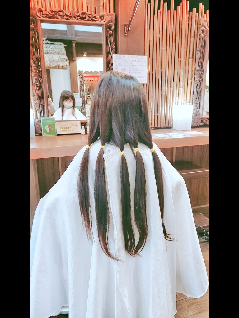 sayuri042's tweet photo. 下の娘が網膜芽細胞腫
(小児がん)を患って
ヘアドネーションの存在を知り
私も上の娘も数回してます。
今回は下の娘が初めての
ヘアドネーションした☺

ヘアドネーションにマイナスな
事言ってくる人がいるけど
意味が無いなんて無いと思います。

#ヘアドネーション 
#網膜芽細胞腫 https://t.co/QxOHbKIOyX