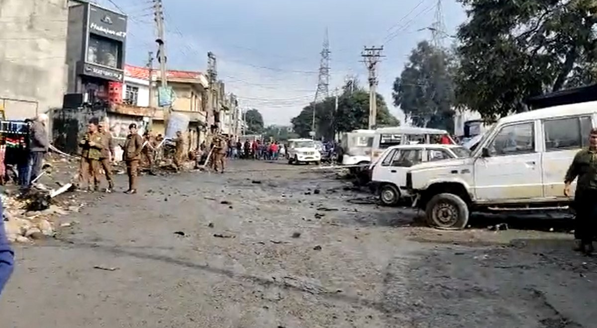 jkchanneltv's tweet photo. Twin blasts occurred in Narwal area of Jammu, 6 people injured: Mukesh Singh, ADGP Jammu Zone 
@igpjmu 
#narwal #narwalblast #jammu #JammuKashmir #jkchannel https://t.co/ZrqiQgPwpA