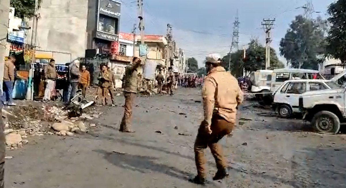 jkchanneltv's tweet photo. Twin blasts occurred in Narwal area of Jammu, 6 people injured: Mukesh Singh, ADGP Jammu Zone 
@igpjmu 
#narwal #narwalblast #jammu #JammuKashmir #jkchannel https://t.co/ZrqiQgPwpA