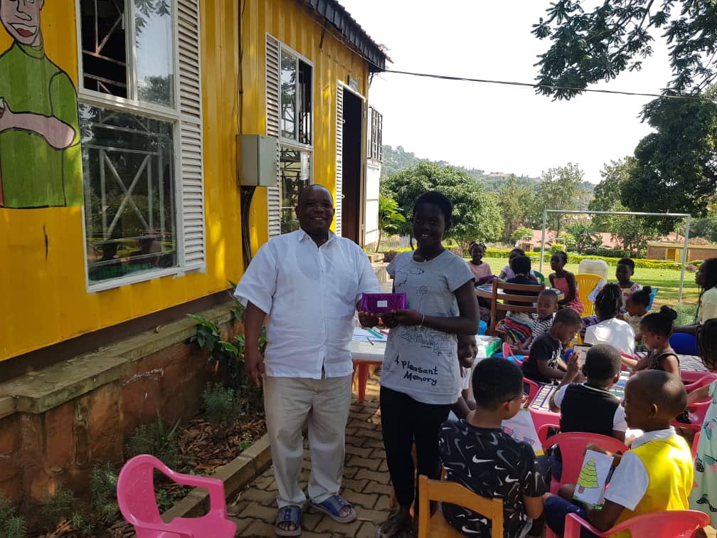 RC_Ntindametro's tweet photo. Closing Dayof D.E.A.R week at the Community library in Bugolobi and prize giving to the best performers!!
@RotaryBelep @aubrey13agaba @mikesebaluken @dgmagezijohn @DGKenMugisha @rotaryd9213 https://t.co/EQ6Em2cqjl