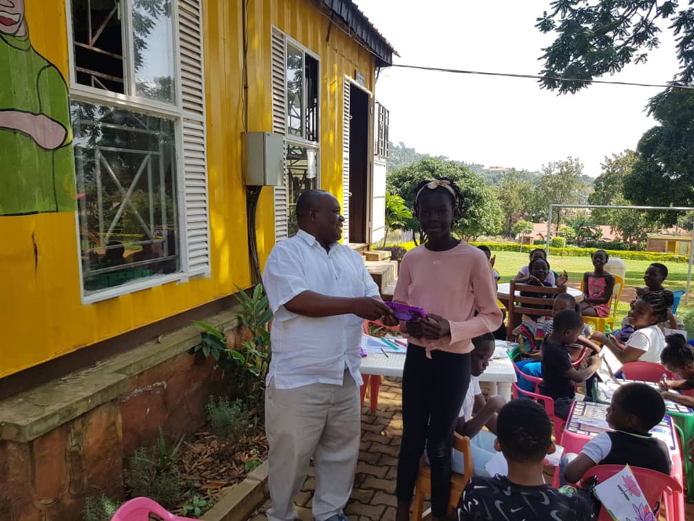 RC_Ntindametro's tweet photo. Closing Dayof D.E.A.R week at the Community library in Bugolobi and prize giving to the best performers!!
@RotaryBelep @aubrey13agaba @mikesebaluken @dgmagezijohn @DGKenMugisha @rotaryd9213 https://t.co/EQ6Em2cqjl