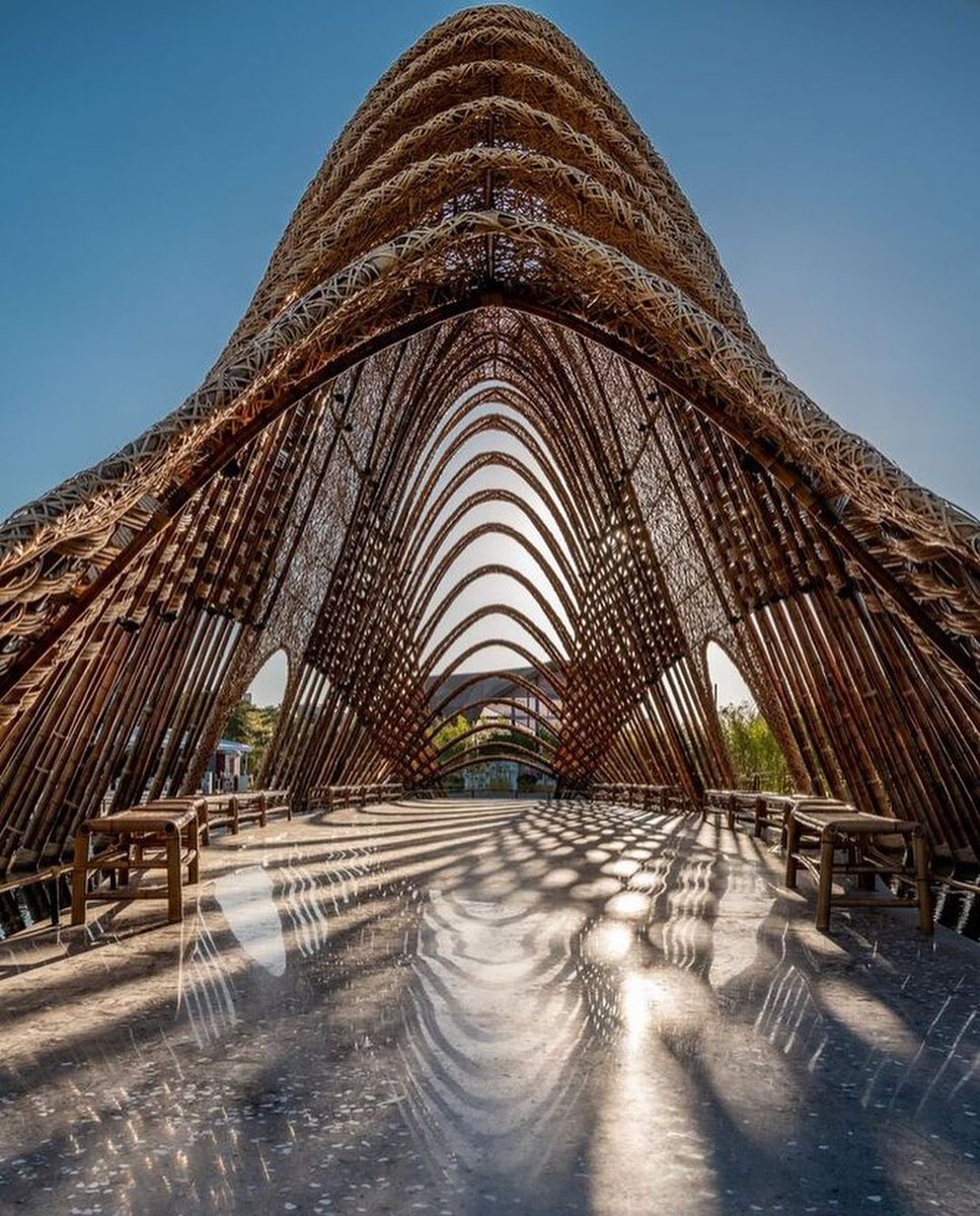 parametricarch's tweet image. Bamboo Pavilion Designed by Zuo Studio expresses the natural beauty of Taichung, Taiwan 🇹🇼. Drawing influence from imagery of taiwan’s central mountain range, the occupiable pavilion emanates a landform surrounded by water.

📸 Shih-Hong, Yang

#Bamboo #BambooStructure #timber