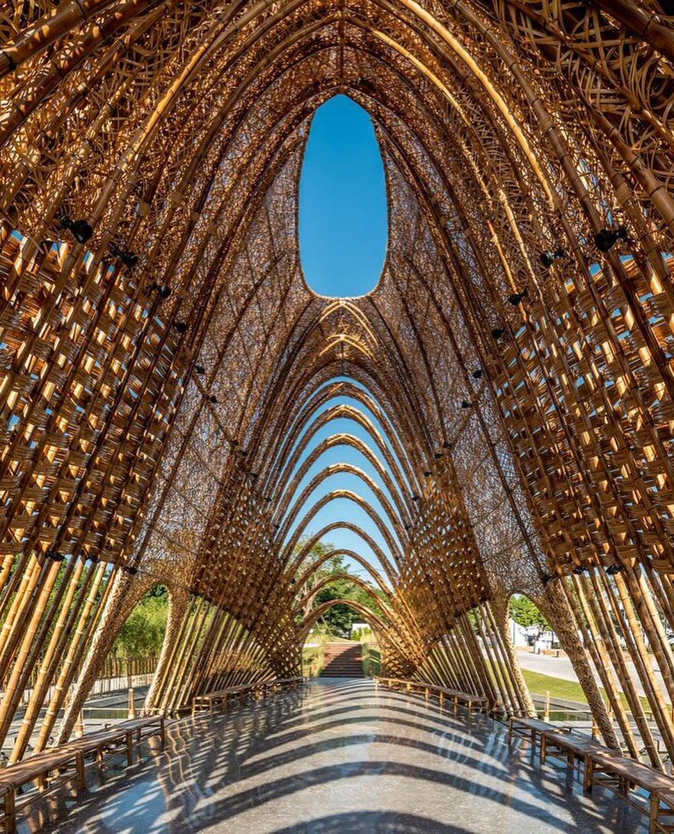 parametricarch's tweet image. Bamboo Pavilion Designed by Zuo Studio expresses the natural beauty of Taichung, Taiwan 🇹🇼. Drawing influence from imagery of taiwan’s central mountain range, the occupiable pavilion emanates a landform surrounded by water.

📸 Shih-Hong, Yang

#Bamboo #BambooStructure #timber