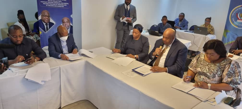 MambueniNdangi's tweet photo. C'était lundi le 13 juin 2022 sous la Présidence de S.E @molendosakombi, le Comité de Pilotage de la Réforme foncière avait validé l’avant-projet de la Nouvelle Loi foncière. le bilan est largement Positif 👌 @Evebazaiba @GuyLoando_ #RoseMutombo
@fatshi13 @LukondeSama https://t.co/IuI3W0JCiA