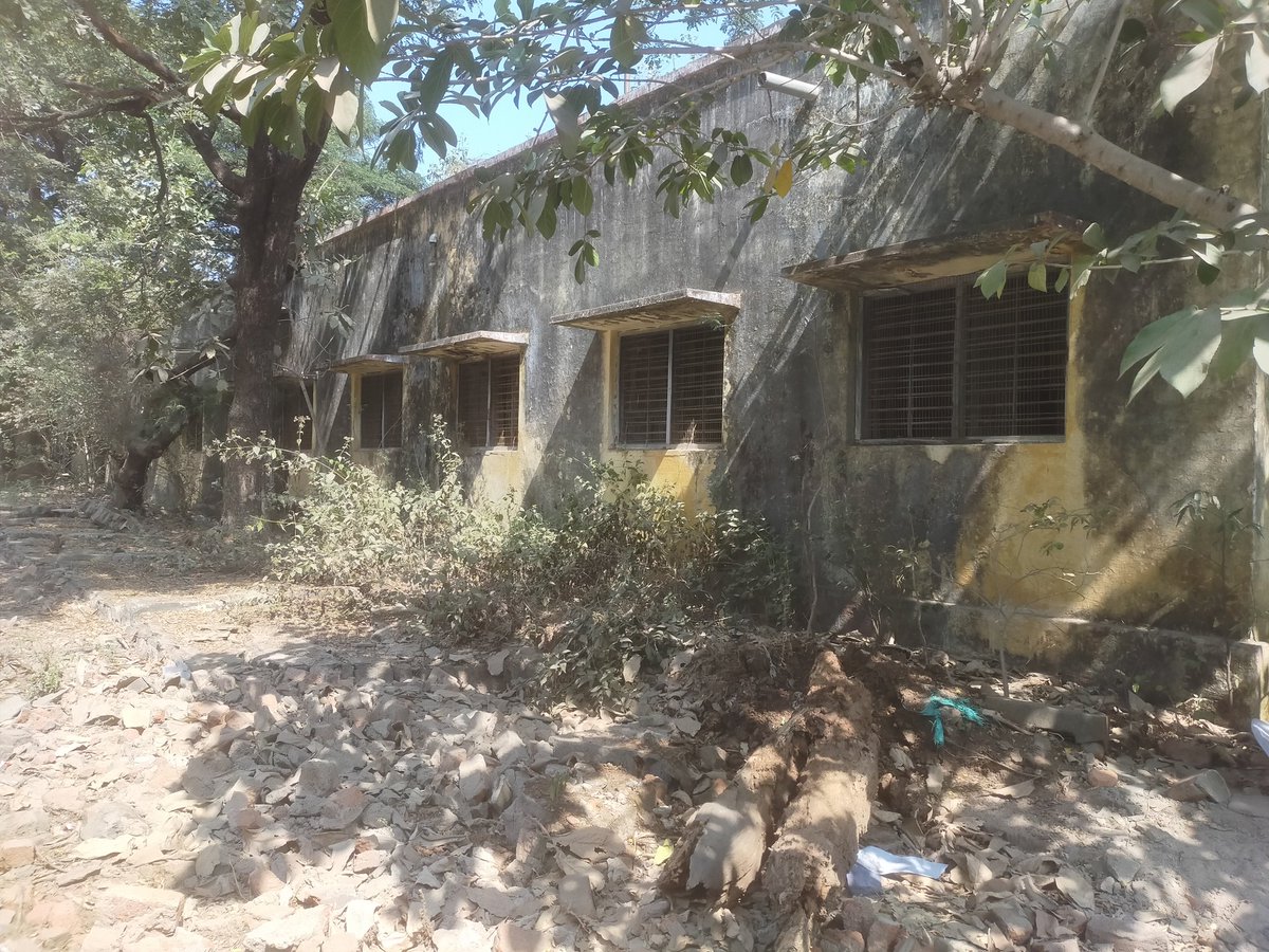 Activist_Lavan's tweet photo. @drmsecunderabad @gmscrailway 
Railway school , Dornakal Jn, once shined with good no, of students and professional teachers is in abandoned situation.
There is a new staff with their kids in dornakal jn looking for school.
Kindly renovate and reopen the school for railwaymen.🙏 https://t.co/4DaUhBNvbX