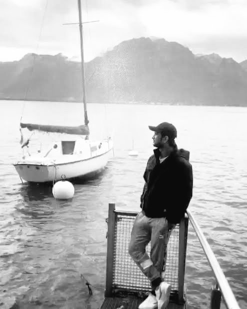 wesaidwhatnow's tweet photo. "They deem me mad because
I will not sell my days for gold; 
And I deem them mad because
they think my days have a price...
~ #KhalilGibran"

Happy Birthday to the Man who epitomized these lines 

Sushant Singh Rajput 💖🦋

Sushant Day
#SushantMoon https://t.co/FXTwaDYXdo