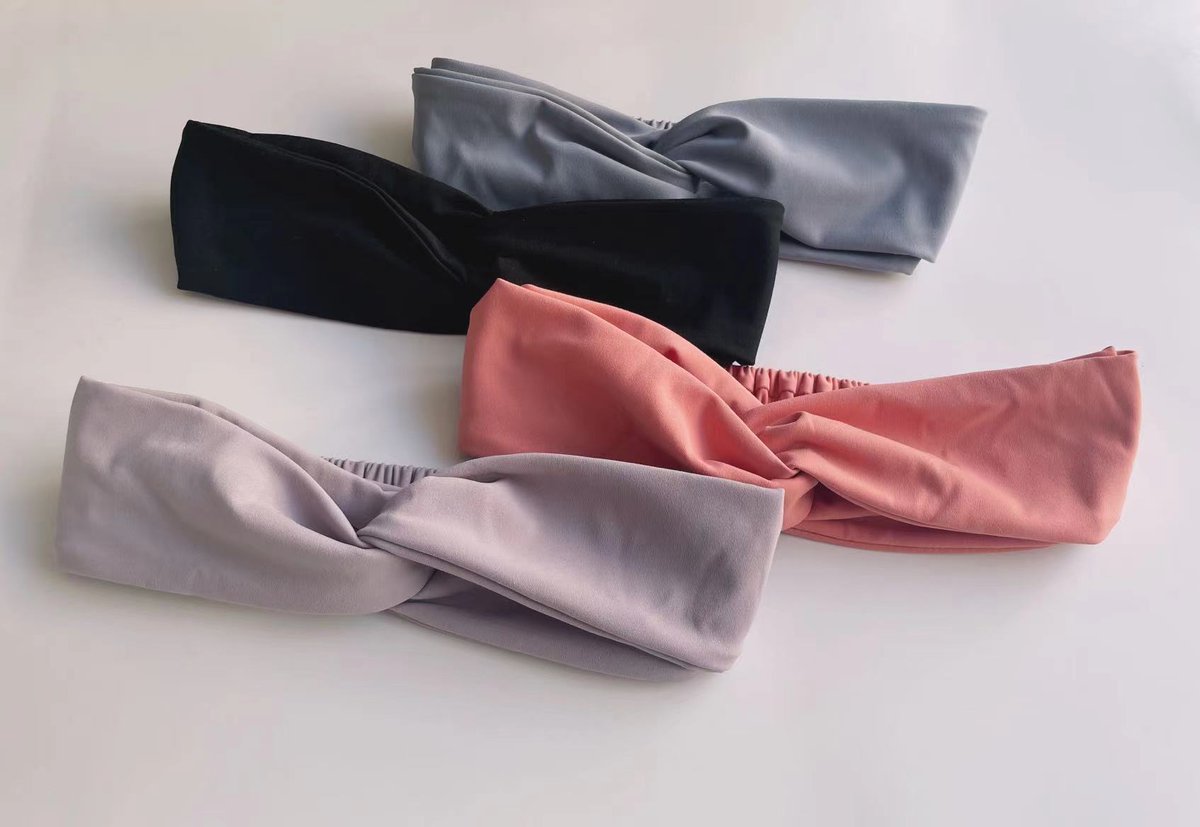 Troovemart's tweet photo. Cross Sports Headband/Hairband

Size: one size
Fabric Content: 85%Nylon, 15%Spandex
Stock Colors: Black, Orange,Blue, Purple
Features: Latest design,light, fast dry, sweat absorption, ventilate
#shopping #onlineshopping #Delhi #accessories #India #shoppingaddict https://t.co/P43g5uiKg0