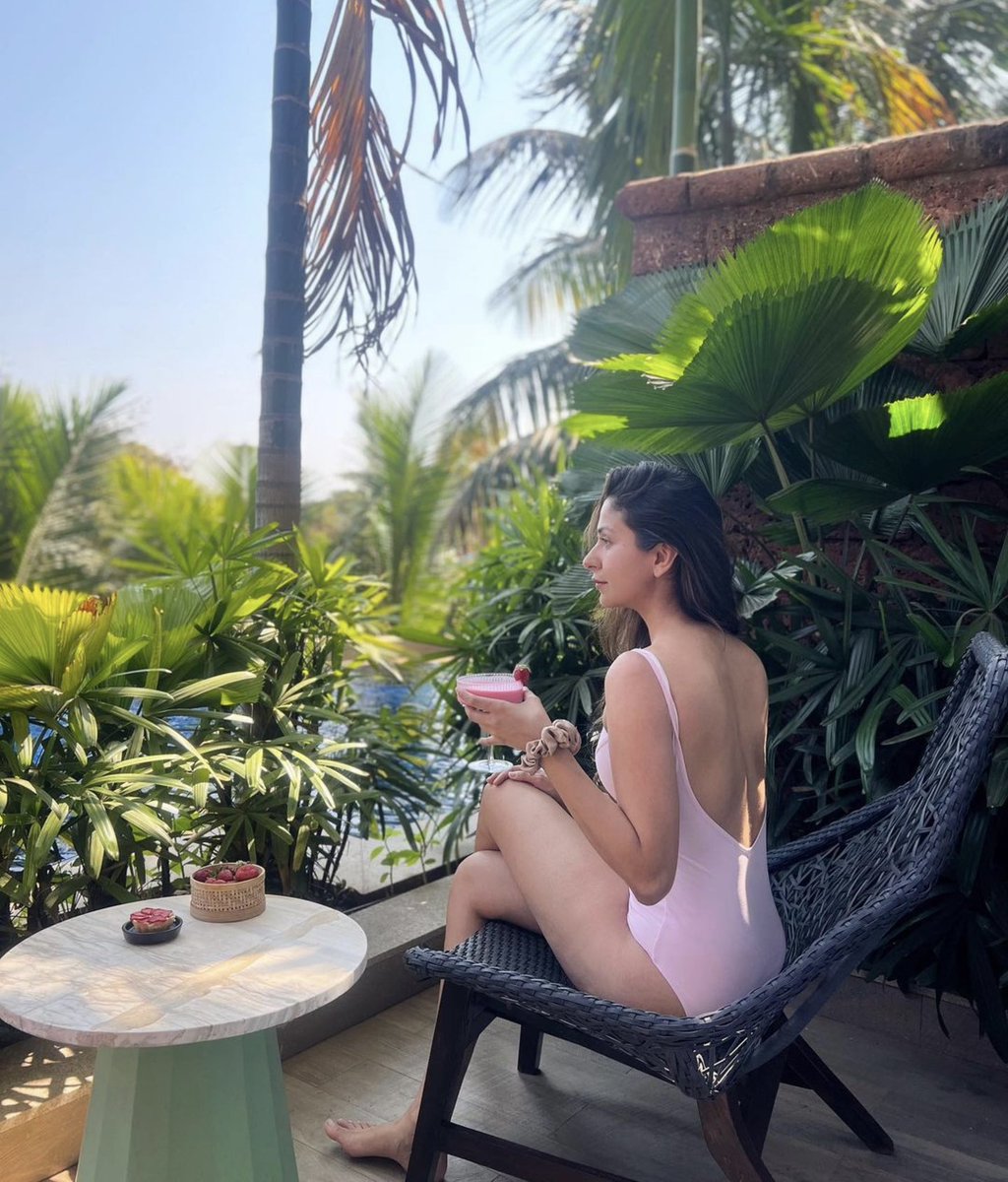raajmalvika's tweet photo. A day by the Pool 🏝👒 🍹👙
#goadiaries #chilloclock #strawberrys #brunch #vacayvibes #holidayoutfit #calm #india #goa #malvikaraaj #swimsuitsandchill https://t.co/d8LaQzTszm