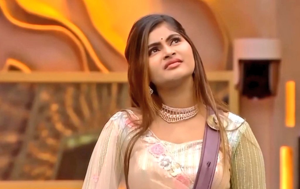 I_i_ilavarisirk's tweet photo. My fav clip of all time #Queency 🥰🥰🥰🤣🤣😅😅

#BiggBossTamil6 https://t.co/cFhct6kOeQ