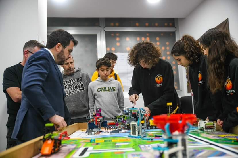 Avui hem tingut una visita sorpresa!!!! Han vingut a casa nostra (@mercatprovensals) el President de la Generalitat de Catalunya <a href="/perearagones/">Pere Aragonès i Garcia</a> i l'alcaldable a Barcelona <a href="/ernestmaragall/">Ernest Maragall i Mira</a>. Ha estat una experiència increïble. Moltes gràcies 😍