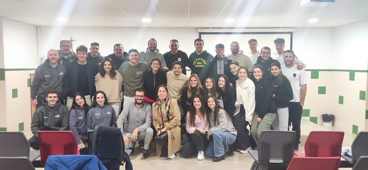 CBManyanet's tweet image. Gràcies a la revista @GIGANTESbasket  per haver-ho fet possible. Y muchísimas gracias, Luis, por venir y transmitirnos tus conocimientos y valores 🙌🏼
⠀⠀⠀⠀⠀⠀⠀⠀⠀⠀⠀⠀⠀⠀⠀⠀⠀
Seguim creixent!!💚💛

#forçamanyanet💚💛