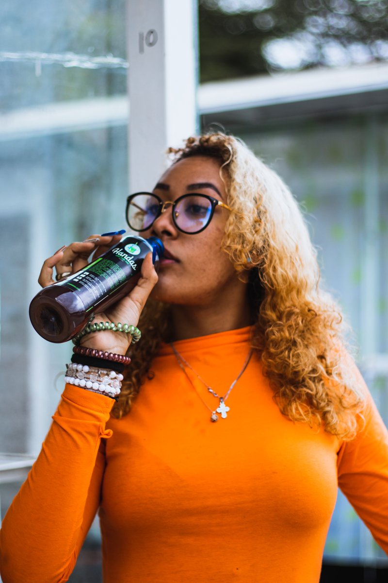 handasjuice's tweet photo. Hey there, I've got a little secret for you. Handas Juice is the sh*t. And I mean that in the absolute best way possible. But don't just take my word for it, try it yourself and see the difference in taste and quality. And here's a lil tip. We got 50% off on Wed and Sun. Cheers! https://t.co/SbEv4D4nKN