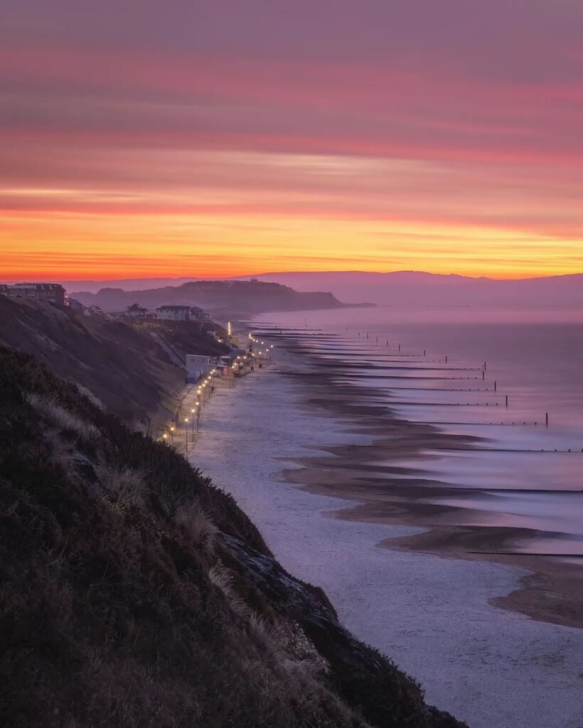 There is something special about that sweet spot 20-30 mins before sunrise that just hits different 👌 after this shot my day deteriorated rapidly but for that moment I was grinning 😁

(see story for the full landscape version 👍
.
#bournemouth #bourne… instagr.am/p/CnqwAo3jCpp/