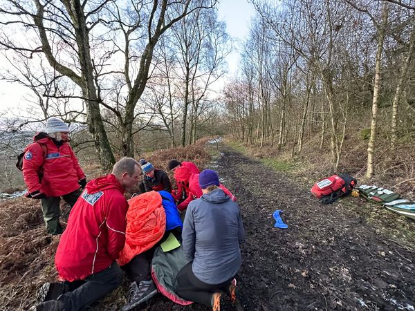 edalemrt's tweet photo. Incident 8 
19/1/23
Curbar Woods

Assisted a walker with a suspected pelvic injury. Treated by team members and evacuated to the care of @EMASNHSTrust .   https://t.co/GhzwimeVXS https://t.co/ZKQdhTHI8H