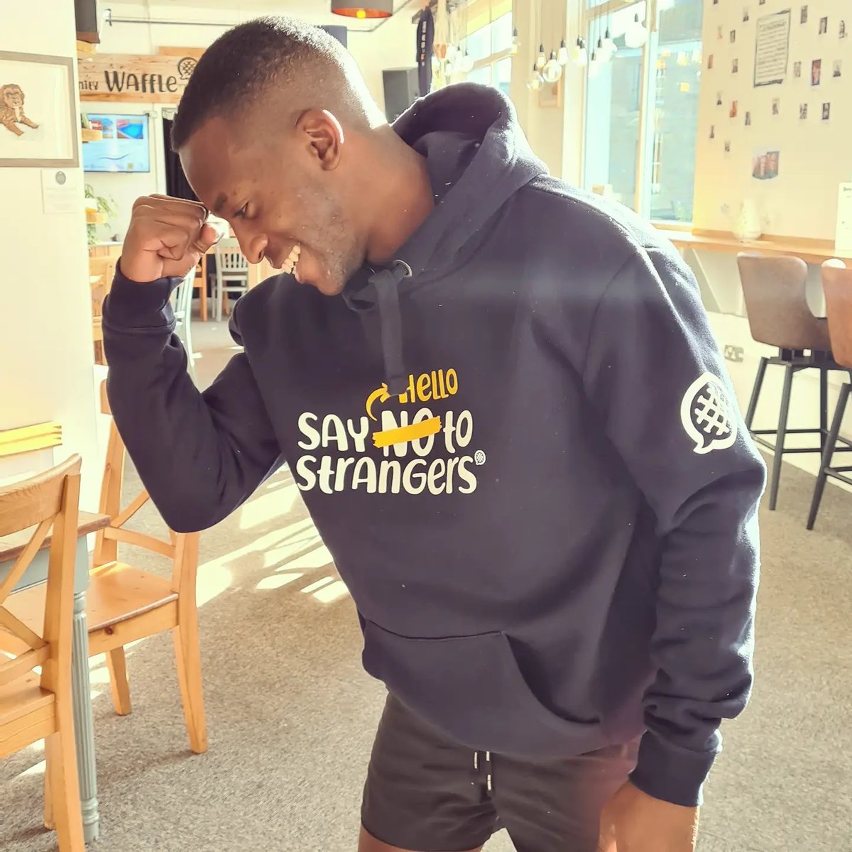 CommunityWaffle's tweet image. Say &apos;hello&apos; to strangers.

“Every action you take is a vote for the type of person you wish to become” - James Clear

If we want to see our communities less lonely, we need to become the type of people that engage with strangers.

Small actions are better than big talk. #waffleon