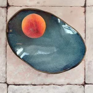 rozdowen's tweet photo. #UKGiftHour I've a lovely selection of small, organic-shaped dishes - some carved, some not. Pop on over and have a look! Unique &amp; functional ceramics, inspired by the sea &amp; #MadeInWales 
#MHHSBD #ShopIndie 
https://t.co/zELcbWPm3a https://t.co/GU5jGmEu6W