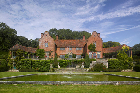 Save 25% on a visit to Port Lympne and Sunday Roast for two. Enjoy an unforgettable 60-minute safari with expert knowledge from your ranger guide, followed by a leisurely Sunday Roast for just £72 for two.

Find out more at ow.ly/MhU650MsKR1