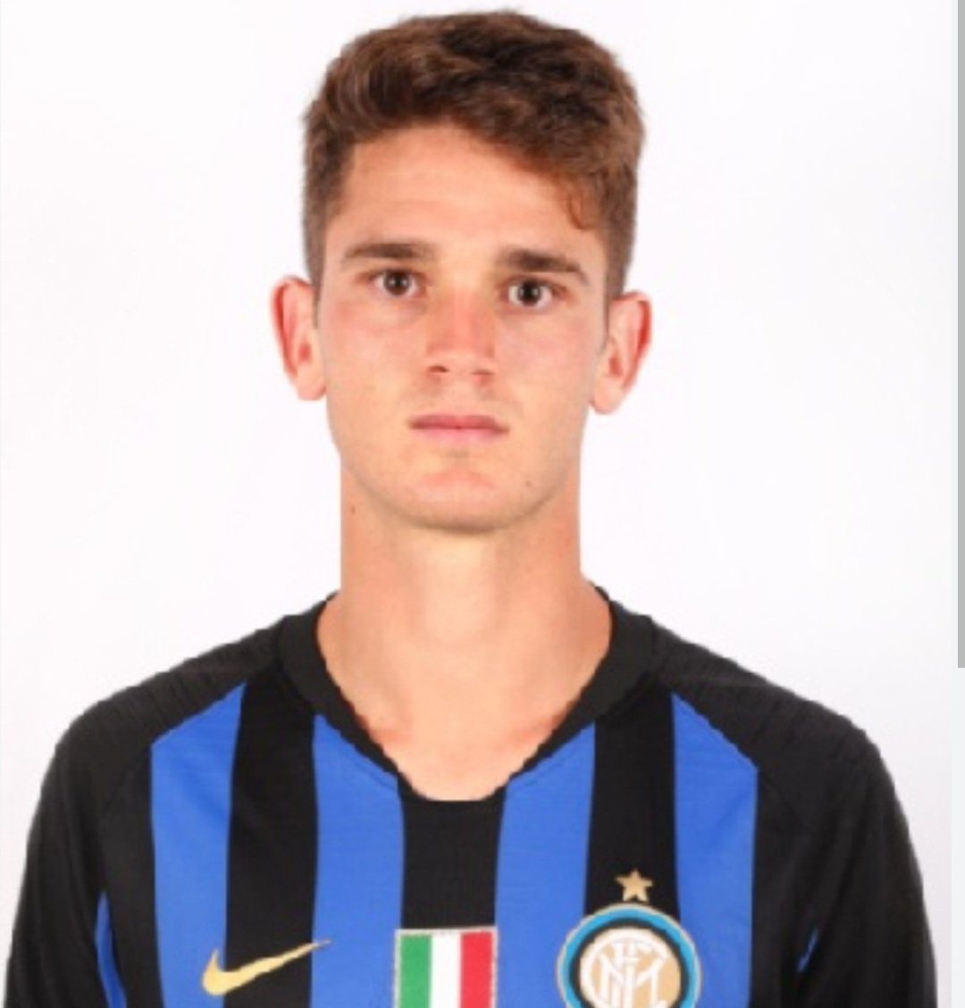 MemoriesMilan's tweet photo. -15 alla #Juve,va bene.
Ma l'odore della giustizia "non per tutti" c'è,esiste ed è forte.
Anche stavolta.
#Adorante,#Gavioli,#Valietti sono 3 ragazzi fatti transitare dall'#Inter e che hanno fruttato,circa 15 mln.
Ce ne sono altri 58 così.
Vorrei solo capire chi li protegge. https://t.co/WsJvUTAs1m