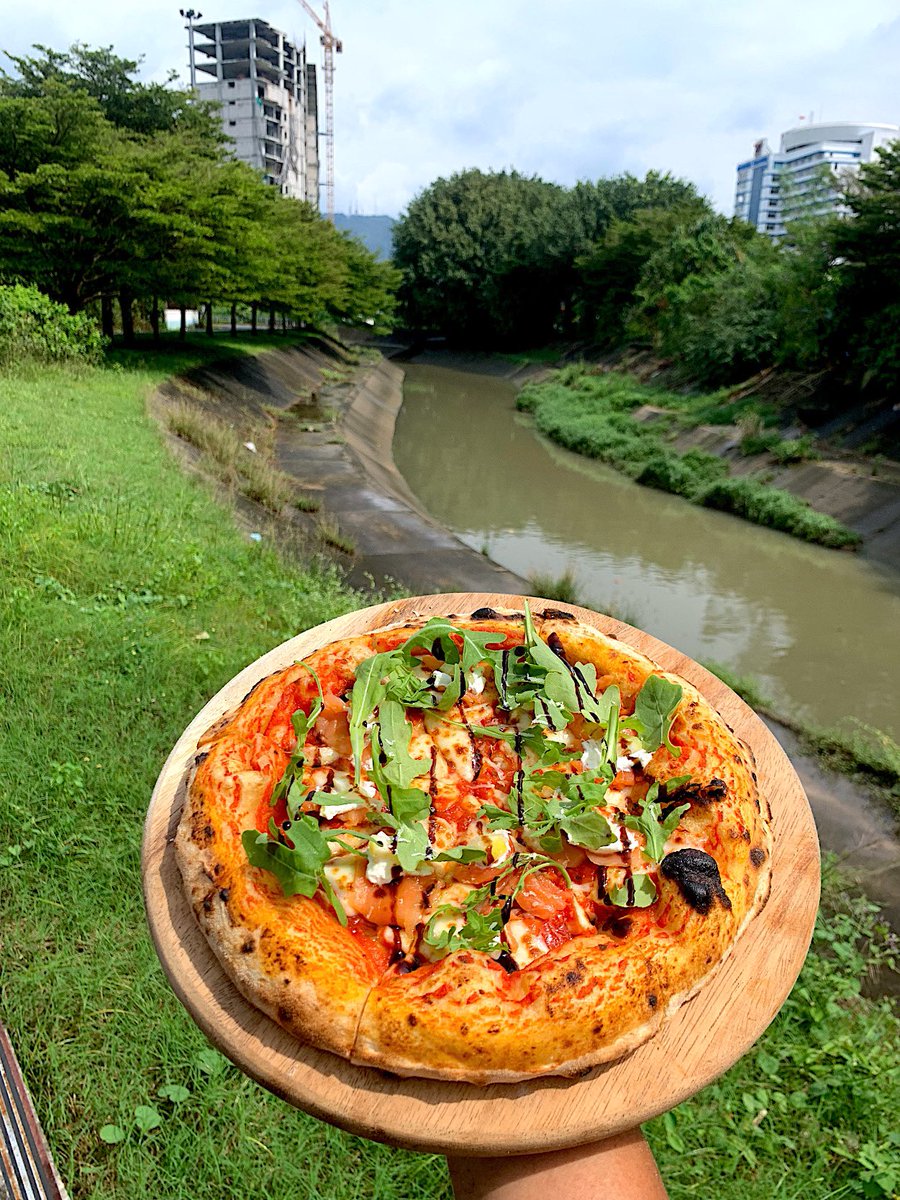 BEzprezzo's tweet photo. Love to make pizza. Pizza w/ ooni #food #foodporn #foodstagram #foodblogger #pizzaria #pizza #pizzalover #marinarapizza #dough #pizzadough #italy #italianfood #neapolitanpizza #oonikoda #oonipizzaoven #ooniuk #contemporarypizza https://t.co/ndQioAvPAC