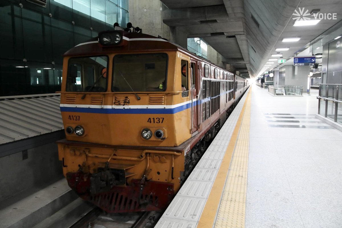 civil_iii's tweet photo. โคตรของความคอนทราสต์ เหมือนรถไฟวิ่งทะลุมิติมาจาก100ปีก่อนเลย🥹 https://t.co/FVKbVHzzEm