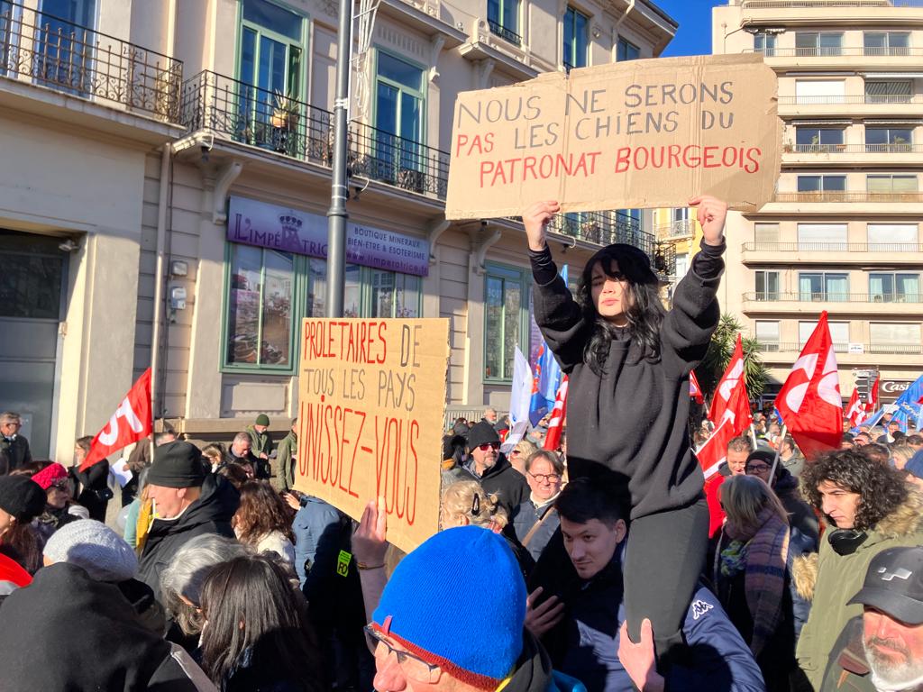 F3OccitanieLR's tweet image. #Perpignan : les #slogans et pancartes des #manifestants dans le #cortège #GreveGenerale19Janvier #ReformeDesRetraites #JeudiNoir #manifestation Photos FTV P.Georget et C.Llambrich. france3-regions.francetvinfo.fr/occitanie/hera…