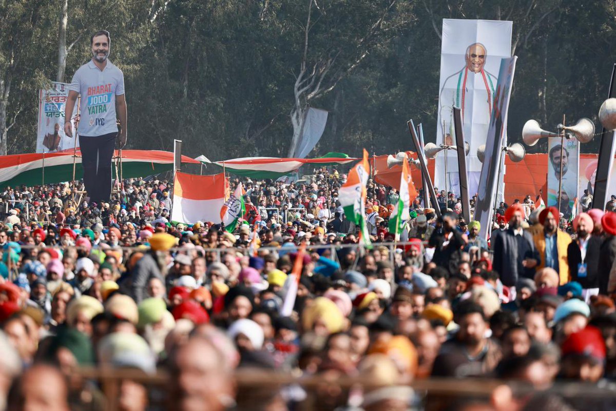 bharatjodo's tweet photo. जो भारत को जोड़ना चाहते है उनके लिए भारत का मतलब है भारत के करोड़ों लोग ... लेकिन कुछ लोगों के लिए भारत का मतलब है सिर्फ 2-3 अरबपति। 

भारत जोड़ो यात्रा के दौरान आज गांधी ने पठानकोट में जनसभा को सम्बोधित किया।

#BharatJodoYatra https://t.co/18eWja1DVz