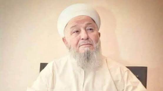 “Elinde Kur’ân olanın ve onunla 
amel edenin sırtı yere gelmez.”

Mahmud Ustaosmanoğlu (k.s.)
#mesayihikiram #kelamıkibar