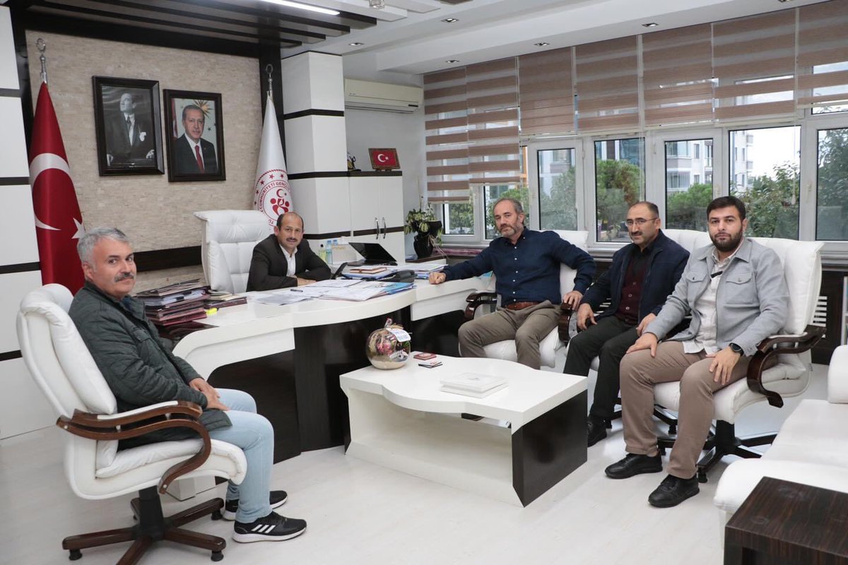 Türkiye Geleneksel Okçuluk Federasyonu Samsun İl Temsilcimiz Recep Şengül, İl Hakem ve Antrenör Kurulu üyeleri olarak, Samsun Gençlik ve Spor İl Müdürümüz <a href="/feyzullahdereci/">Feyzullah DERECİ🇹🇷</a> beyi ziyaret ederek faaliyetlerimiz hakkında bilgi verdik. 
İlgi ve desteklerinden dolayı teşekkür ediyoruz.