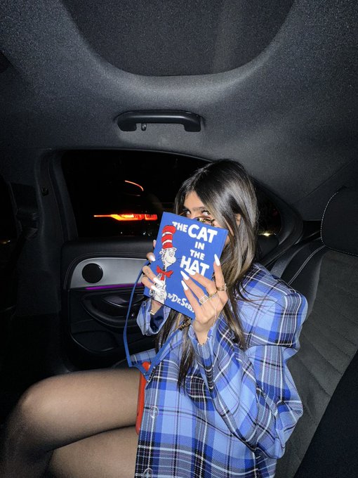 Watch Mia K.'s leaked NSFW photo on TwXstars