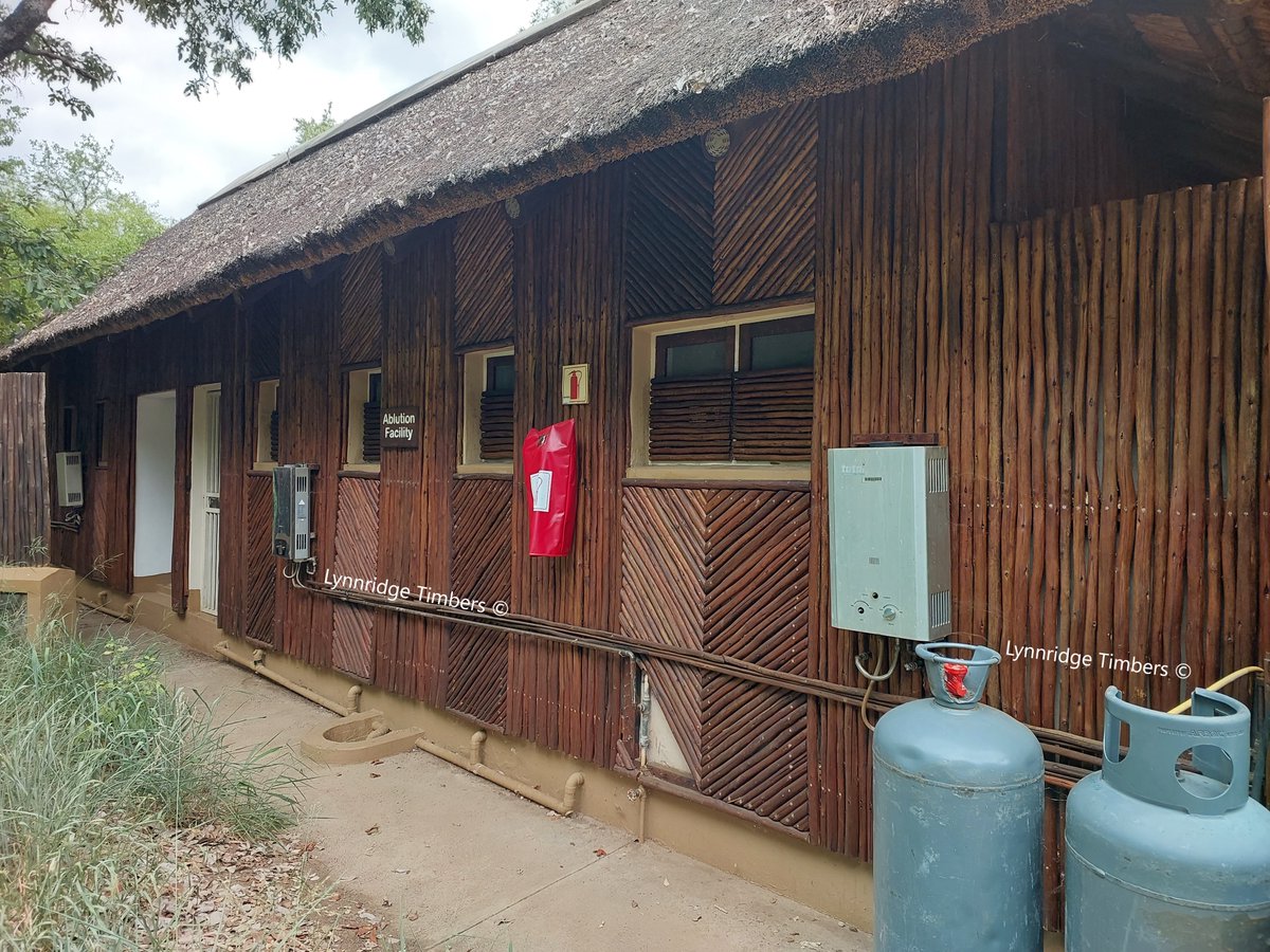 LynnridgeT's tweet image. Thatching Laths have many different uses, such as Wooden Fences, Cladding of buildings and Ceilings among many other uses. Prices and further details are available on our website lynnridgetimbers.co.za/wooden-product… #woodcladding #timbercladding #timber #lumber #woodwork #wood #woodworking