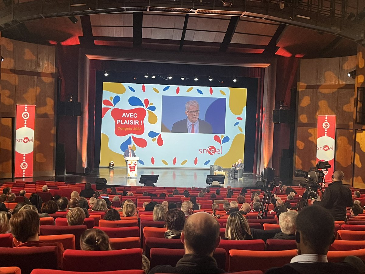 Richard_Maha's tweet photo. C’est avec plaisir que les chefs d’établissement ont accueilli et écouté le secrétaire général #philippedelorme au congrès du #snceel ce matin. Quelle démarche prospective pour être moteur d’innovation? @DDEC_35 @EC_Bretagne https://t.co/zSSZzR9GOs