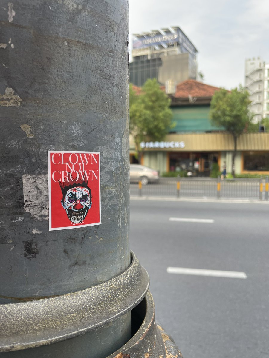 humanityrecord's tweet photo. #clown everywhere #putin #PutinWarCriminal #moscow #streetart https://t.co/0BGJqQJ6jK