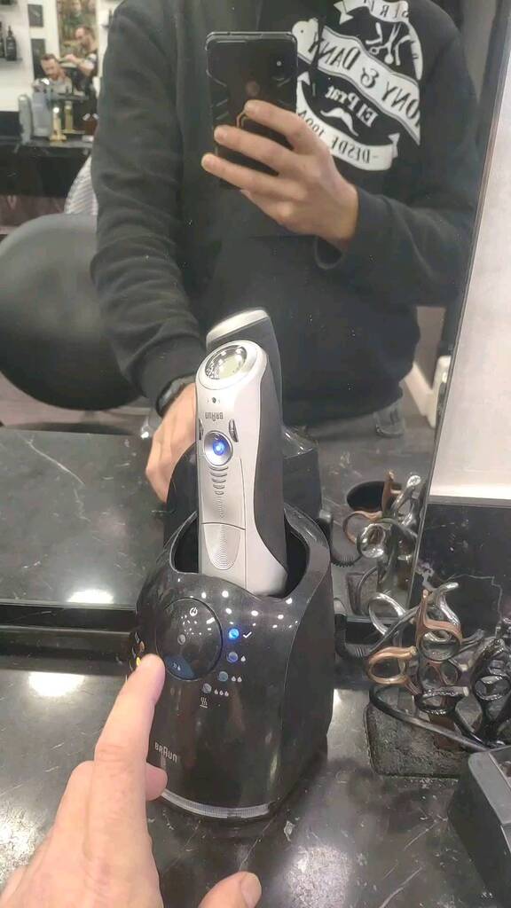 TonyandDany's tweet photo. En nuestra barbería cumplimos con las normas de desinfección y mantenimiento de nuestros utensilios de trabajo. https://t.co/sqNXtUr3rg https://t.co/CWtRS91KLQ