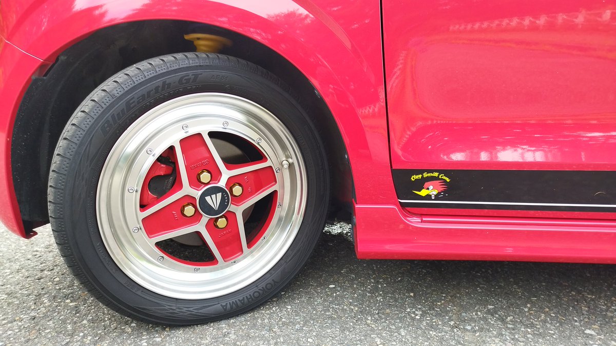 SASAKI96149285's tweet photo. 別の比較モノで #AE01 と #AE51 の比較動画観てましたけどウエットもさることながらグラつきがピタッと止まる感覚はAE51、#BluEarthGT ですね!#ヨコハマタイヤ 他の #ALTOWORKS ユーザーさんも履いてるのYou Tubeで観て『居るんだ!?』驚き😲 https://t.co/mwQ5gJevgk
