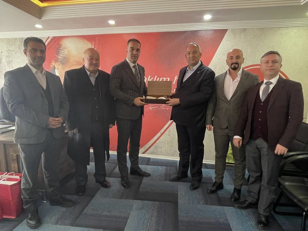 Doğu Anadolu İhracatçılar Birliği (DAİB) Başkanımız Sayın Ethem Tanrıver ve ekibini İl Başkanlığımızda ağırladık. Kendilerine nazik ziyaretleri ve hediyeleri için teşekkür ediyorum. <a href="/ihracatdaib/">DAİB</a> <a href="/ethemtanriver/">Ethem Tanrıver</a>